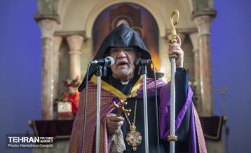 آیین عشای‌ ربانی در کلیسای سرکیس مقدس  33