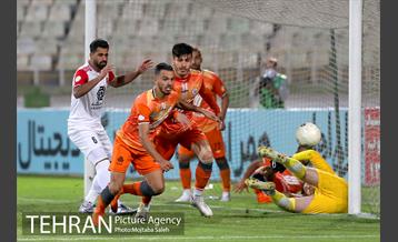 دیدار تیم های فوتبال سایپا و پرسپولیس 12