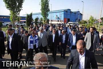 بازدید معاون اول رئیس جمهور به همراه شهردار تهران از کارخانه واگن‌سازی تهران 26
