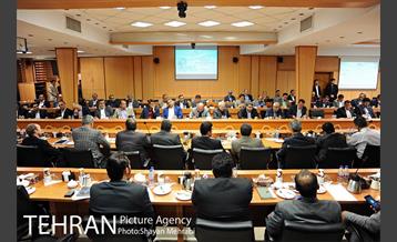 شوراى معاونین شهردار، شهرداران مناطق، مدیران عامل سازمان ها، شرکت ها و موسسات شهردارى تهران 4