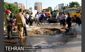 انجام عملیات ترمیم و بازسازی نشست زمین بزرگراه صیاد شیرازی 12