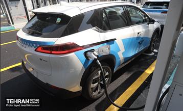 افتتاح ۳ ایستگاه شارژبرقی و رونمایی از تاکسی برخط 31