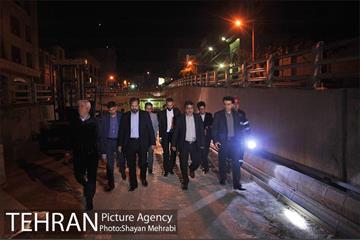 سرپرست شهرداری تهران و رئیس مرکز ارتباطات و امور بین الملل شهرداری تهران در بازدید از فعالیت‌های شبانه شهرداری و زندگی شبانه مردم تهران 52