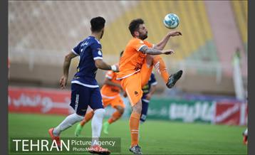 دیدار تیم های فوتبال استقلال خوزستان و سایپا تهران