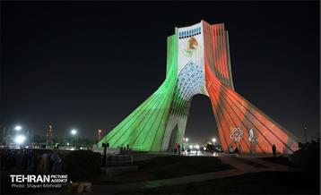 اکران ویدئو مپینگ روز ملی مکزیک 8
