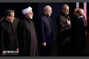 مراسم ادای احترام مقامات و هیئت‌های رسمی کشورهای مختلف به پیکر آقای شهید ایران 27