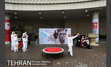 اجرای تئاتر خیابانی در میدانگاه ولی عصر (عج) 11