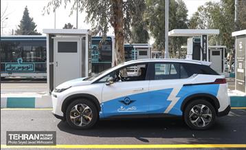 افتتاح ۳ ایستگاه شارژبرقی و رونمایی از تاکسی برخط 41