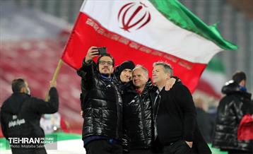 جشن و شادی بازیکنان و کادر فنی تیم ملی ایران پس از صعود به جام جهانی 2022