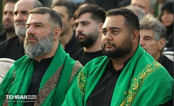 اهتزاز پرچم عزای حسینی بر فراز برج پرچم ایران 28