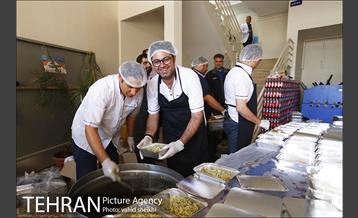 توزیع 3300 پرس غذا بین نیازمندان با کمک های مردمی 9