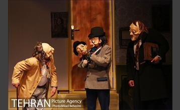 نمایش خوشبختی های کوچک سوسک شدن‎ 17