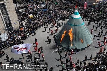 عزاداری ظهر عاشورای حسینی در چهار راه گلوبندک 24