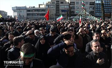 اجتماع مردم تهران در پی شهادت رهبر انقلاب - 2 45