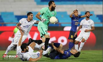 دیدار تیم‌های فوتبال استقلال و گل‌گهر 30