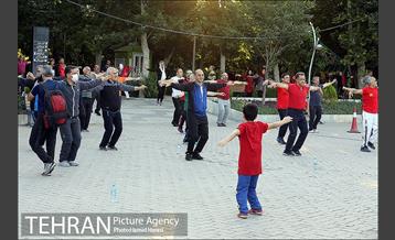 ورزش همگانی در پارک لاله 11