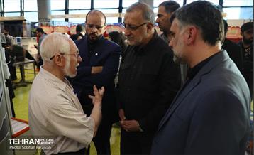 بازدید شهردار تهران از رویداد "اردی‌بهشت کتاب" 15
