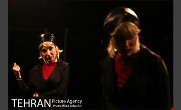 نمایش هنگامه ای که هملت به دست جادوگران مکبث کشته شد‎ 20