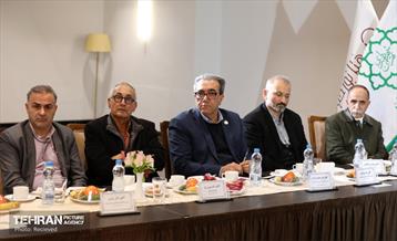 نشست هم‌اندیشی اعضای هیئت علمی جشنواره «عاملیت هنر در سیمای شهر تهران» 9