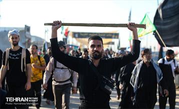 پیاده‌روی زائرین اربعین حسینی در مسیر نجف به کربلا 21