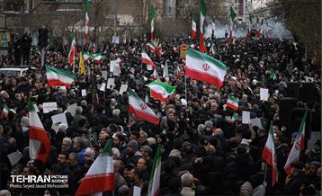 تشییع پیکر ۱۰۰ شهید مردمی و مدافع امنیت در تهران - 3 24