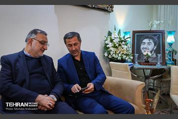 قرار خدمت؛ دیدار شهردار تهران با خانواده شهید آرمان علی وردی 14