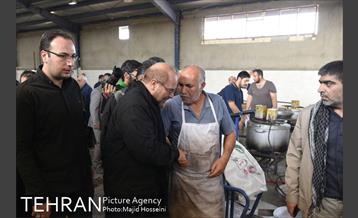 بازدید دکتر قالیباف از خدام الحسین در مسیر پیاده‌روی اربعین 7