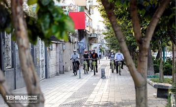 پویش سه شنبه های بدون خودرو در منطقه 8