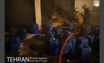 آتش سوزی انبار لوازم خانگی در خیابان 17شهریور 8