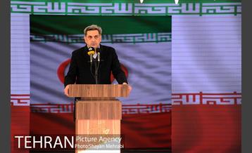 در آغاز چهلمین فجر انقلاب، آیین اهتزاز بزرگترین پرچم مقدس کشورمان با حضور شهردار تهران 19