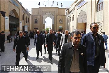 حضور شهردار در بین عزاداران امام حسین(ع)در حرم حضرت عبدالعظیم حسنی 3