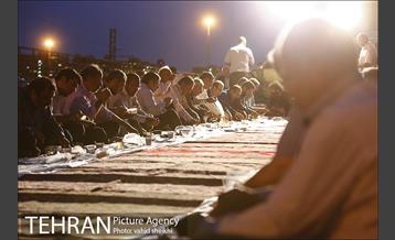 افطاری ساده راننده های تاکسی در پایانه تاکسیرانی صادقیه 16