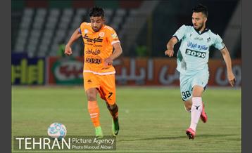 دیدار تیم های فوتبال پیکان تهران و سایپاتهران