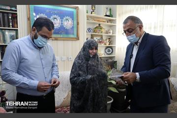 حضور شهردار تهران در منزل شهیدان خالقی پور 29