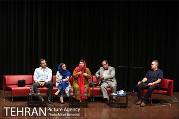 نقد فیلم زیر سقف دودی در فرهنگسرای ارسباران‎ 20