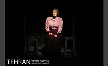 نمایش بوی گند دهن خانوم مارکز 14