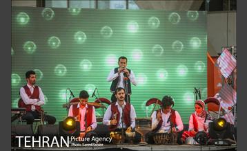 اجرای گروه موسیقی کوکری در برج میلاد تهران 24