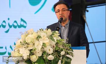 اهتزاز پرچم سبز رضوی بر فراز برج پرچم ایران 11