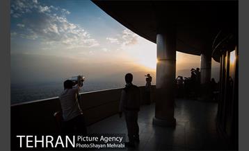 استهلال هلال ماه شوال از فراز برج میلاد تهران 11