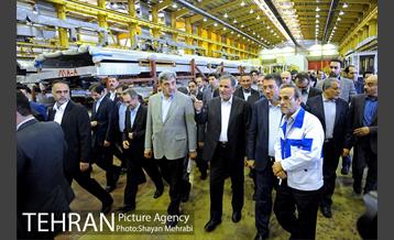 بازدید معاون اول رئیس جمهور به همراه شهردار تهران از کارخانه واگن‌سازی تهران 24