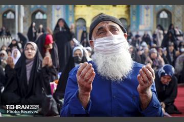 اقامه نماز عید فطر در امامزادگان پنج تن لویزان  3