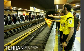 پرفورمنس آموزش فرهنگسازی قوانین مترو به مناسبت جام جهانی 13