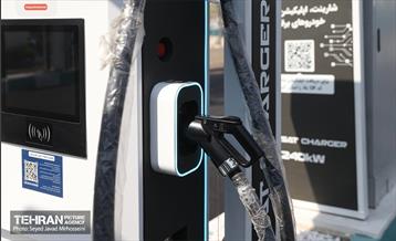 افتتاح ۳ ایستگاه شارژبرقی و رونمایی از تاکسی برخط 2