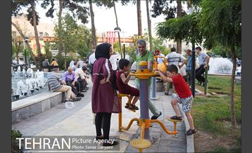 بعدازظهر تابستانی در میدان نبوت (هفت حوض) 24