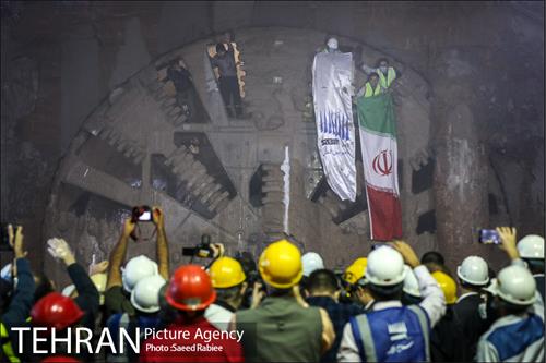 ورود ماشین حفار تونل به ایستگاه میدان حضرت عبدالعظیم الحسنی(ع) در خط 6 مترو 30