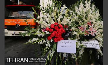 ادای احترام سرکلانترغرب تهران ومردم به شهدای آتش نشان ساختمان پلاسکو‎ 20