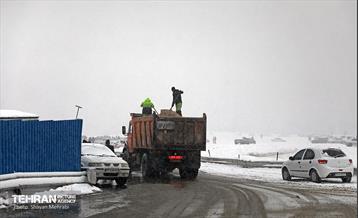 بازدید اصحاب رسانه از خدمات برف‌روبی منطقه 5 شهرداری تهران 18