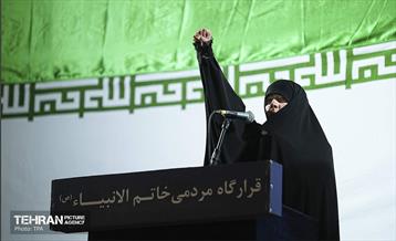 آیین بدرقه زائر اولی‌ها به‌ سوی عتبات عالیات در میدان انقلاب 41