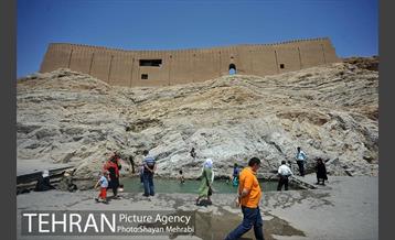 جاری‌ شدن آب در چشمه‌علی 14