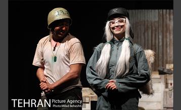 نمایش برای کلاه آهنی ها‎ 11